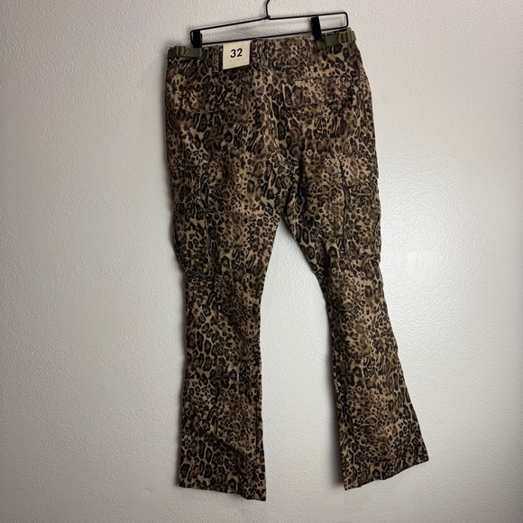 MNML Leopard Vintage Denim Cargo Flare Pants Size 32 - Picture 4 of 10